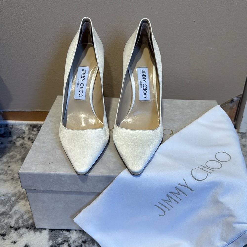 JIMMY CHOO ROMY WHITE SATIN PUMP SIZE 36 LIKE NEW